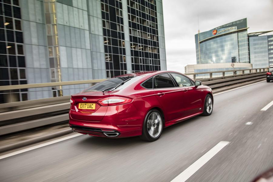  Ford Mondeo Hatchback ST-Line 2016 года  (UK) (фото 8 из 13)